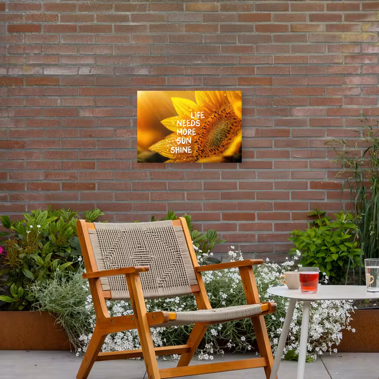 Zonnebloem - Close up - Geel - Quote Tuinposter op houten frame 2 cm dik klein -sfeer3