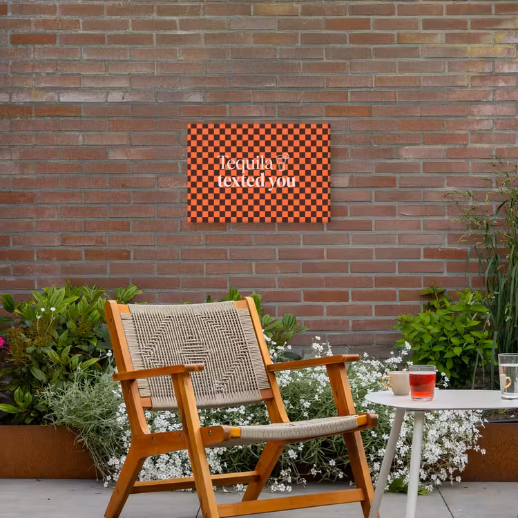 Tequila texted you - Glas - Vierkanten - Oranje Tuinposter op houten frame 2 cm dik klein -sfeer3