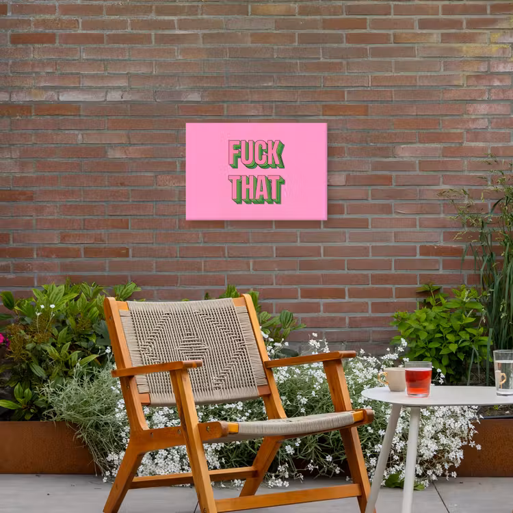 Tekst - Bold - Roze Tuinposter op houten frame 2 cm dik klein -sfeer3