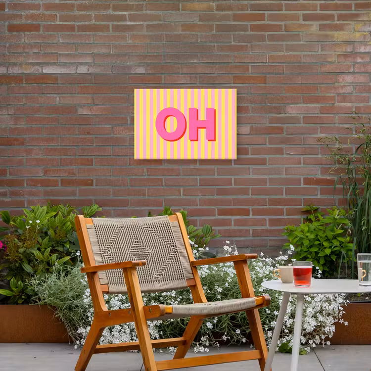 Tekst - Strepen - Roze Tuinposter op houten frame 2 cm dik klein -sfeer3