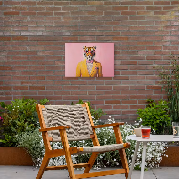 Tijger - Bril - Geel - Jasje Tuinposter op houten frame 2 cm dik klein -sfeer3