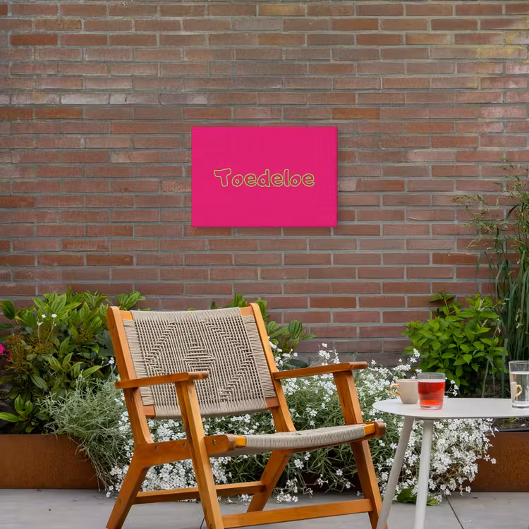 Toedeloe - Groen - Roze Tuinposter op houten frame 2 cm dik klein -sfeer3