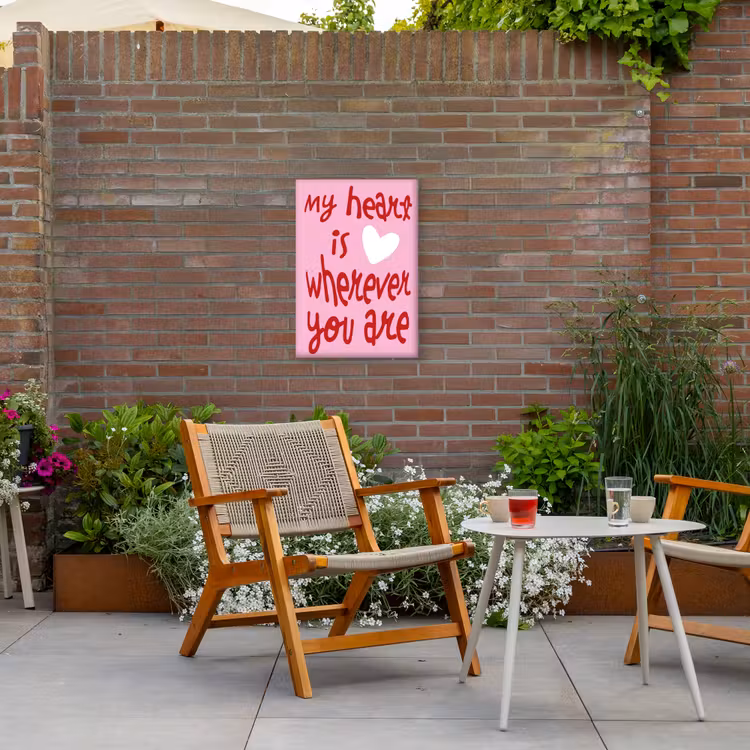 Valentijn - Hart - Liefde - Roze Tuinposter op houten frame 2 cm dik klein -sfeer3