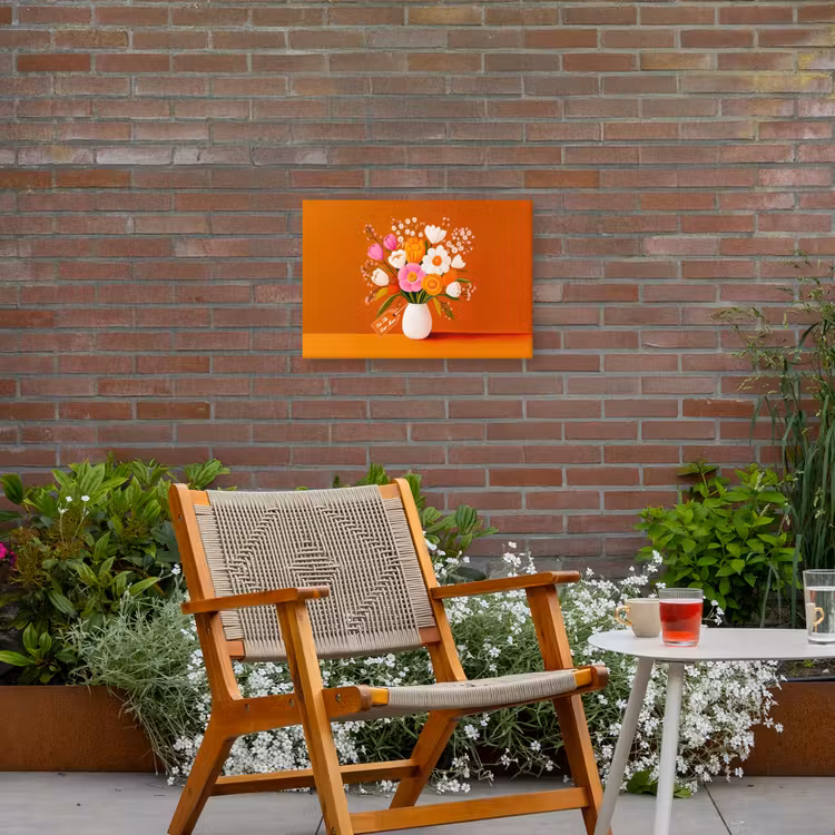 Vaas - Bloemen - Oranje Tuinposter op houten frame 2 cm dik klein -sfeer3