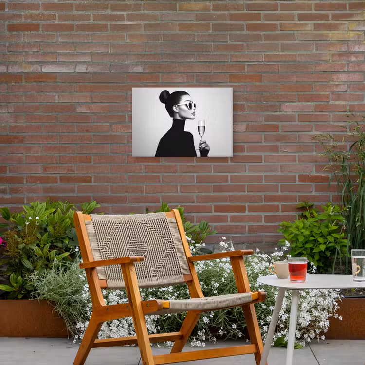 Vrouw - Champagne - Modern Tuinposter op houten frame 2 cm dik klein -sfeer3