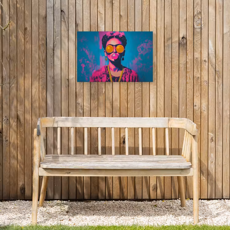 Vrouw - Kauwgom - Zonnebril - Oranje Tuinposter op houten frame 2 cm dik klein -sfeer4