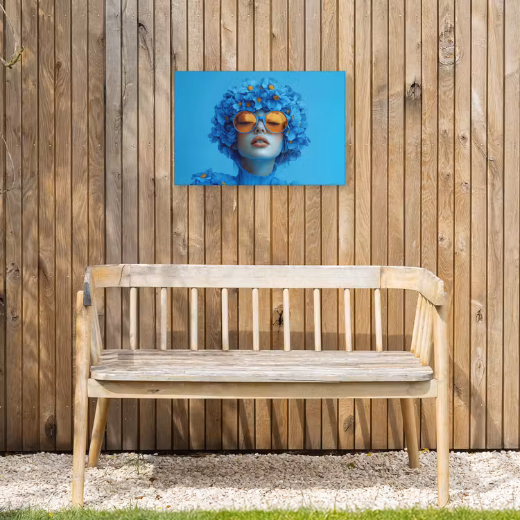 Vrouw - Bloem - Blauw - Modern - Bril - Portret Tuinposter op houten frame 2 cm dik klein -sfeer4