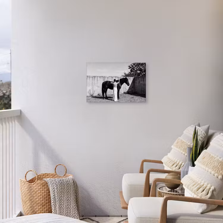 Vrouw - Paard - Artistiek Tuinposter op houten frame 2 cm dik klein -sfeer1