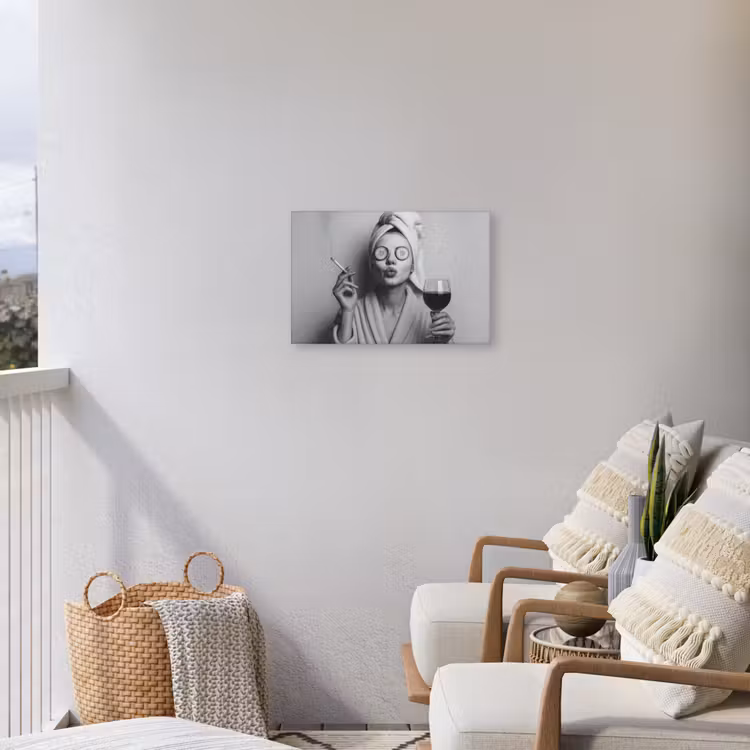Vrouw - Masker - Wijn - Sigaret Tuinposter op houten frame 2 cm dik klein -sfeer1