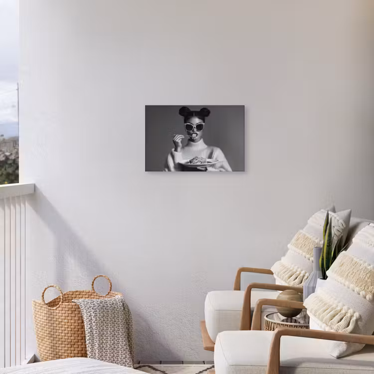 Vrouw - Pasta - Zonnebril Tuinposter op houten frame 2 cm dik klein -sfeer1