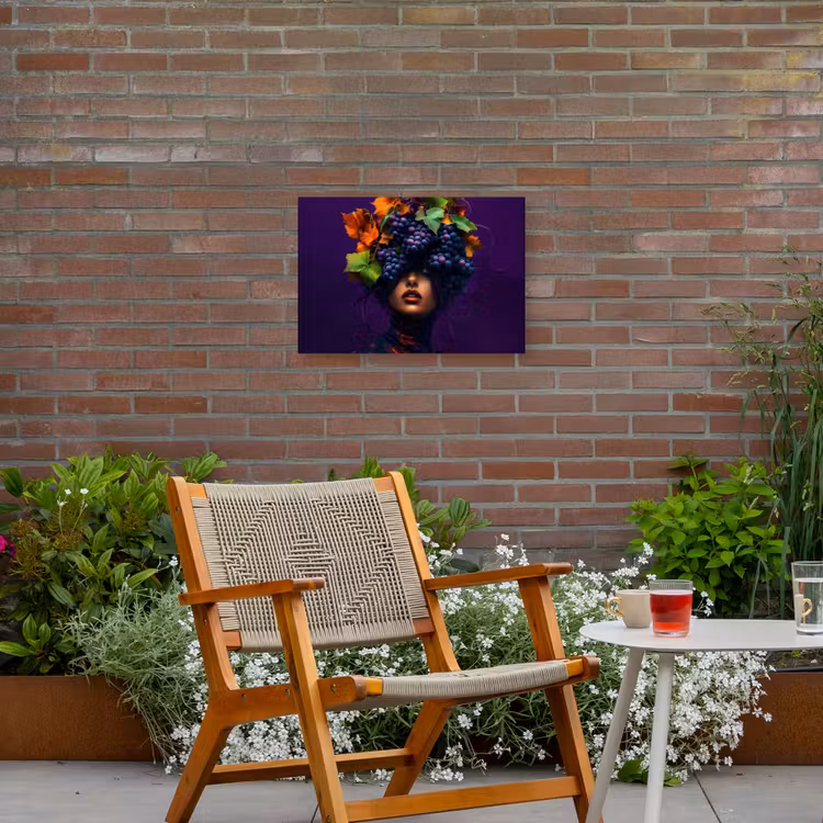 Vrouw - Paars - Druiven Tuinposter op houten frame 2 cm dik klein -sfeer3