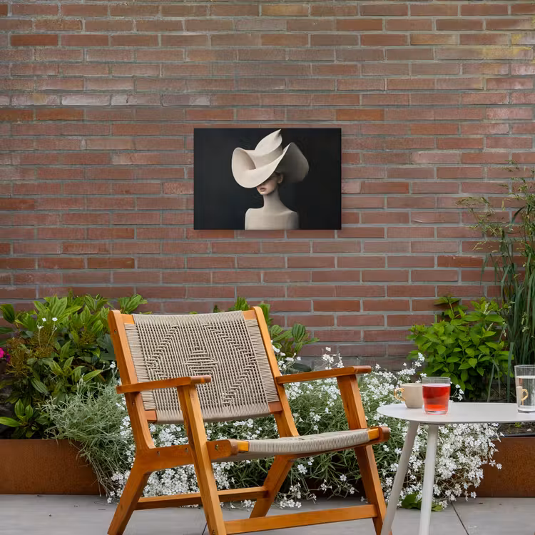 Vrouw - Golvende - Hoed Tuinposter op houten frame 2 cm dik klein -sfeer3