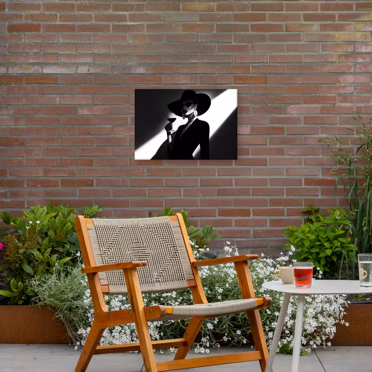 Vrouw - Wijn - Chic Tuinposter op houten frame 2 cm dik klein -sfeer3