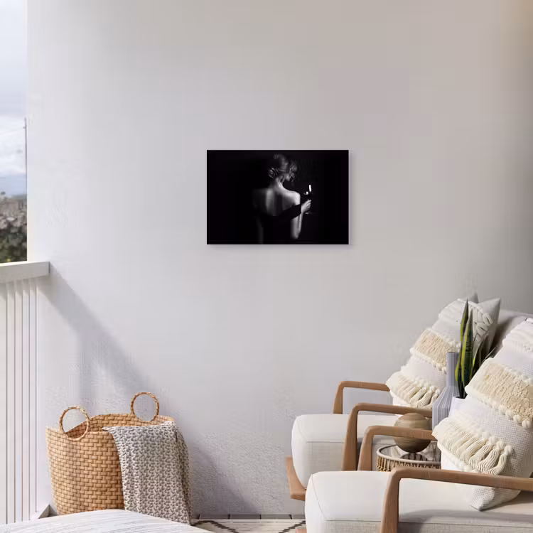Vrouw - Wijn - Jurk Tuinposter op houten frame 2 cm dik klein -sfeer1