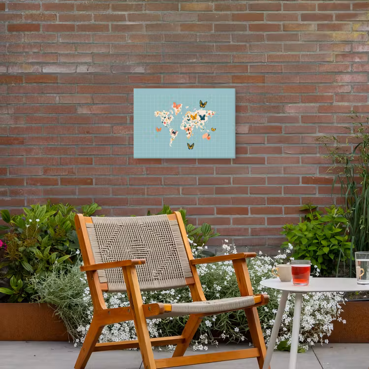 Wereldkaart - Vlinders - Dromerig Tuinposter op houten frame 2 cm dik klein -sfeer3