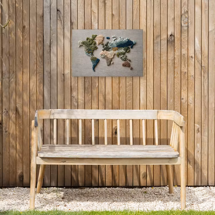Wereldkaart - Geborduurd - Aardetinten Tuinposter op houten frame 2 cm dik klein -sfeer4