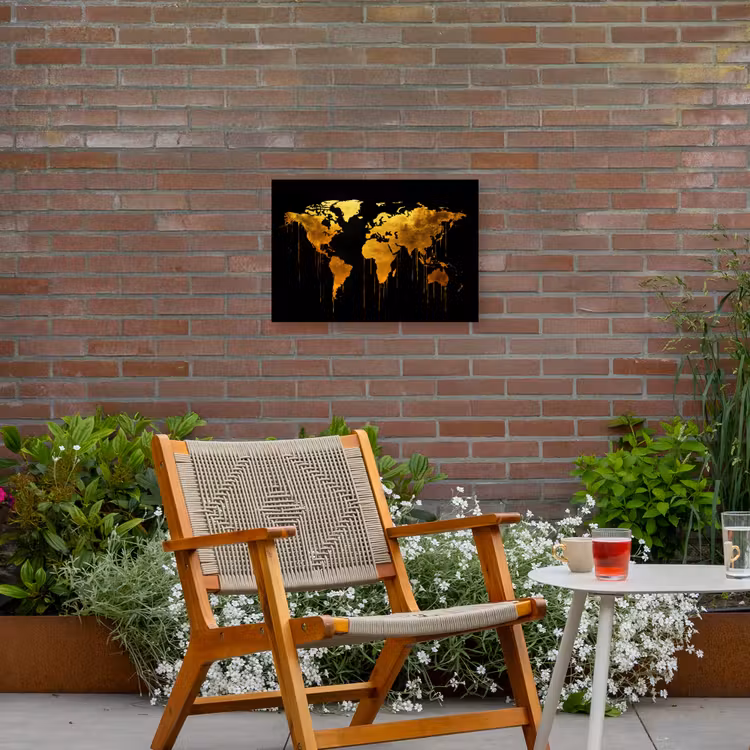 Wereldkaart - Goud - Druipen - Zwart Tuinposter op houten frame 2 cm dik klein -sfeer3