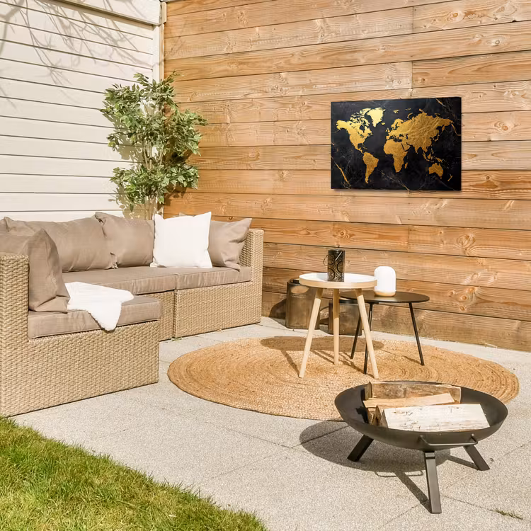 Wereldkaart - Goud - Marmer Tuinposter op houten frame 2 cm dik klein -sfeer2