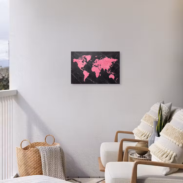 Wereldkaart - Roze - Marmer Tuinposter op houten frame 2 cm dik klein -sfeer1