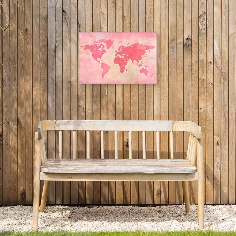 Wereldkaart - Roze - Vaag Tuinposter op houten frame 2 cm dik klein -sfeer4