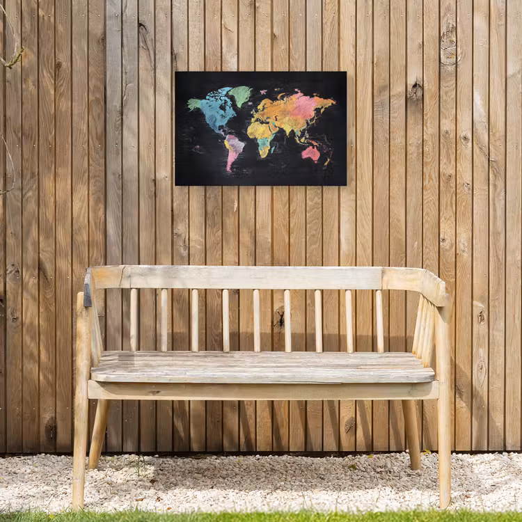 Wereldkaart - Krijtstrepen - Regenboog Tuinposter op houten frame 2 cm dik klein -sfeer4