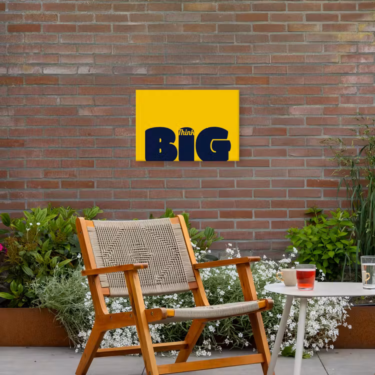 Geel - Think big - Grafisch Tuinposter op houten frame 2 cm dik klein -sfeer3