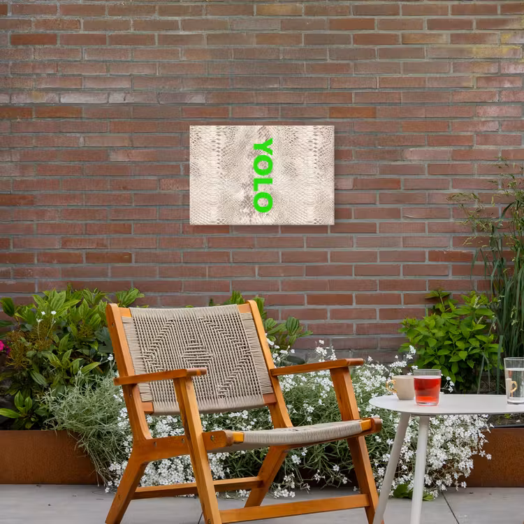 YOLO - Groen - Neon - Slangenprnt Tuinposter op houten frame 2 cm dik klein -sfeer3