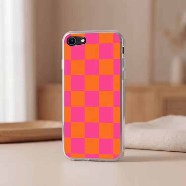Schaakbord print - Oranje - Roze - Blokjes Telefoonhoesje iPhone 7 klein -sfeer2