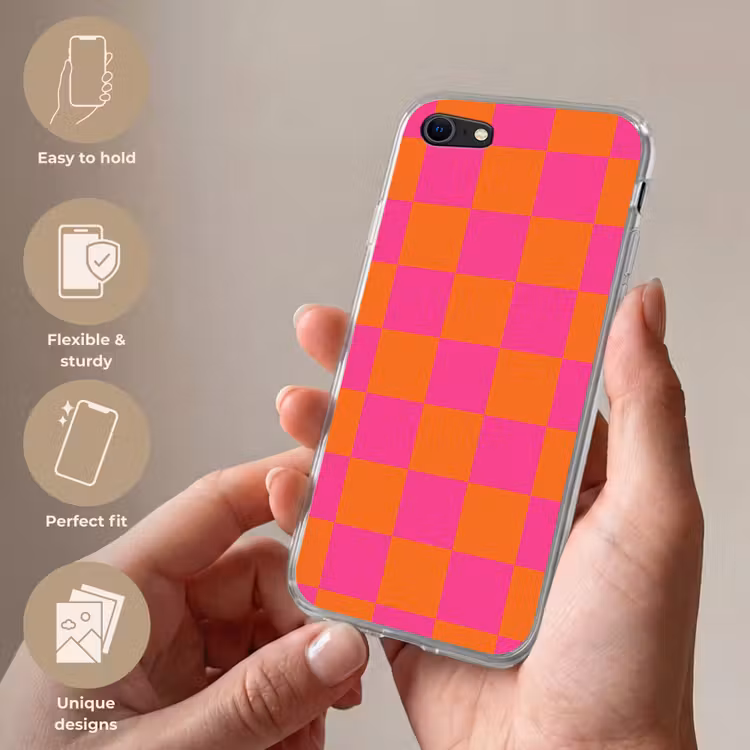Schaakbord print - Oranje - Roze - Blokjes Telefoonhoesje iPhone 7 klein -sfeer3_EN