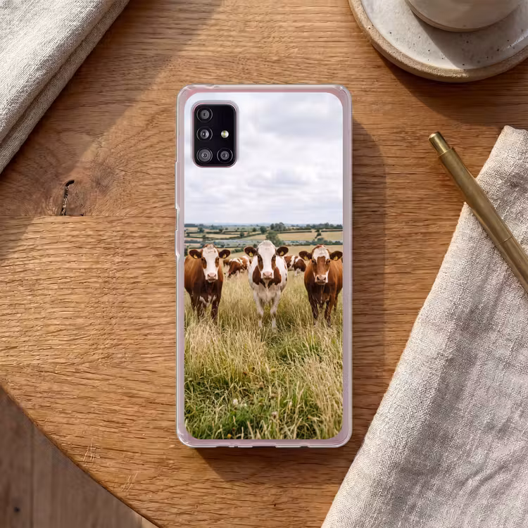 Koeien - Portret - Weide - Boerderij - Nieuwsgierig Telefoonhoesje Samsung Galaxy A51 5G klein -sfeer1