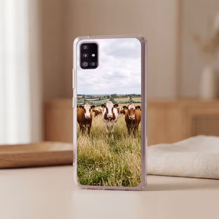 Koeien - Portret - Weide - Boerderij - Nieuwsgierig Telefoonhoesje Samsung Galaxy A51 5G klein -sfeer2