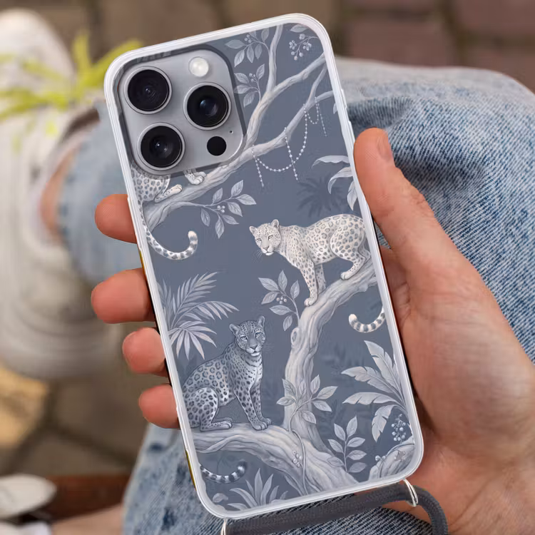 Dieren - Jungle - Illustratie - Bomen - Blauw Hoesje iPhone 16 Pro Max met koord klein -sfeer3