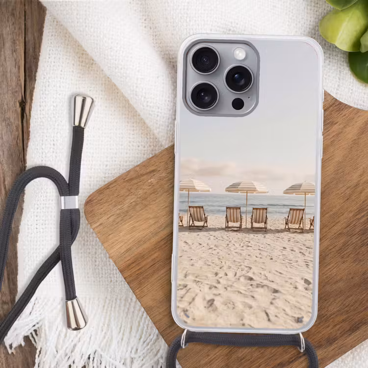 Strand - Stoelen - Parasol Hoesje iPhone 16 Pro Max met koord klein -sfeer4