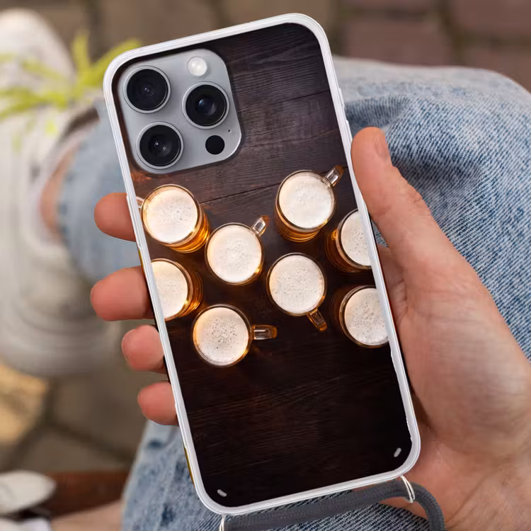 Bier - Glazen - Schuim - Hout - Drank Hoesje iPhone 16 Pro Max met koord klein -sfeer3