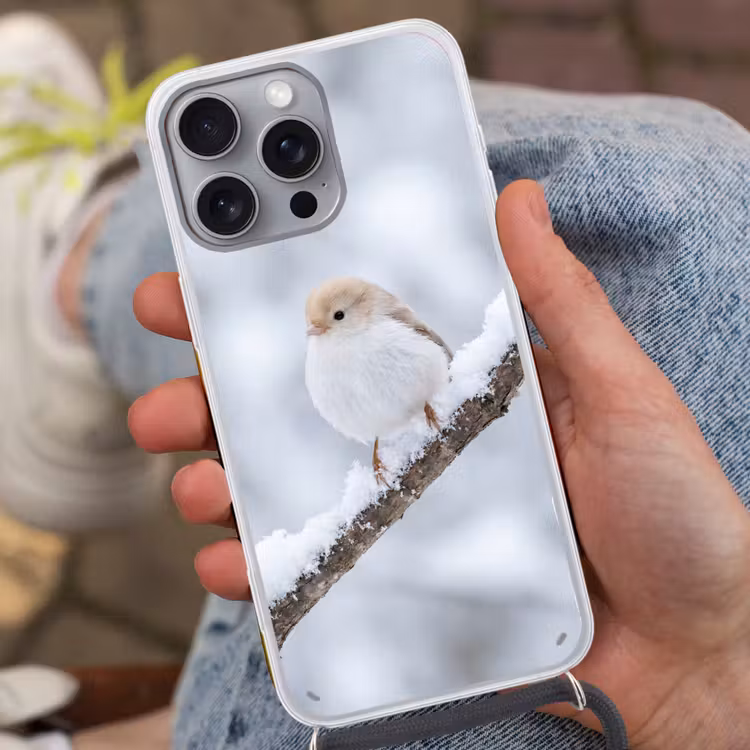 Vogeltje - Sneeuw - Tak - Winter - Zacht Hoesje iPhone 16 Pro Max met koord klein -sfeer3