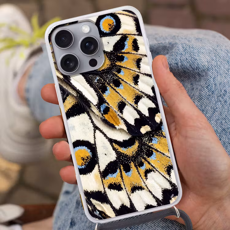Vlinder - Vleugel - Geel Hoesje iPhone 16 Pro Max met koord klein -sfeer3