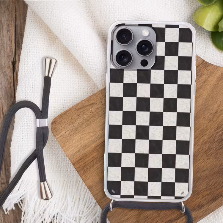 Dambord - Marmer - Zwart - Wit Hoesje iPhone 16 Pro Max met koord klein 804 -sfeer4