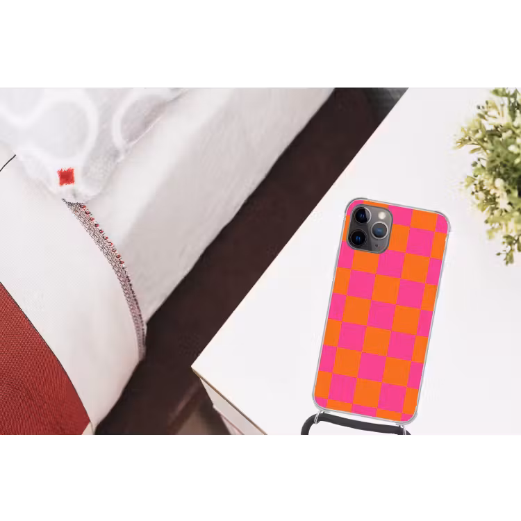 Schaakbord print - Oranje - Roze - Blokjes Hoesje iPhone 12 Pro met koord klein -kamer