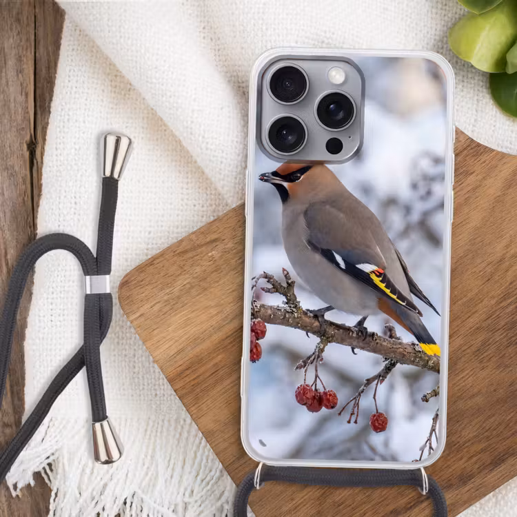 Pestvogel - Bessen - Winter - Natuur Hoesje iPhone 16 Pro Max met koord klein -sfeer4