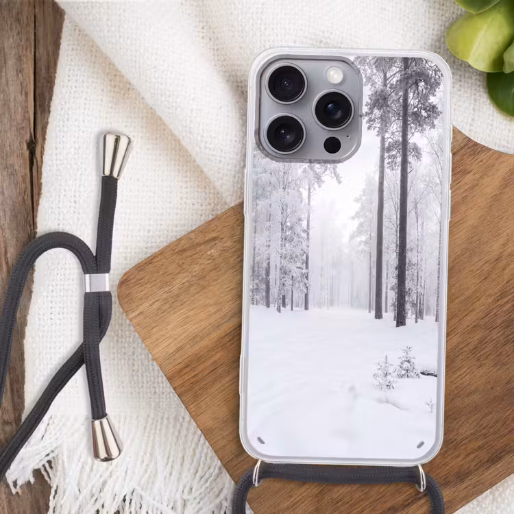 Bos - Sneeuw - Pad - Winter - Stilte Hoesje iPhone 16 Pro Max met koord klein -sfeer4