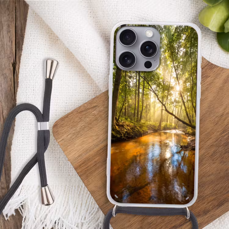 Bos - Beek - Zonlicht - Natuur - Groen Hoesje iPhone 16 Pro Max met koord klein -sfeer4