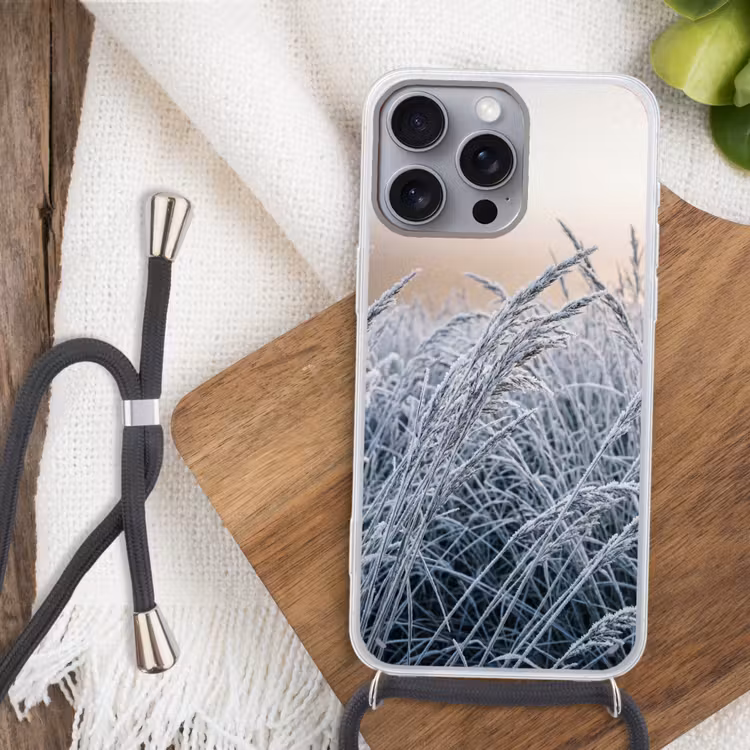 Rijp - Gras - Kristallen - Winter - Minimalistisch Hoesje iPhone 16 Pro Max met koord klein -sfeer4