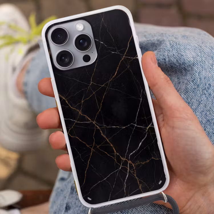 Natuursteen - Marmerpatroon - Abstract - Modern - Zwart - Goud Hoesje iPhone 16 Pro Max met koord klein -sfeer3