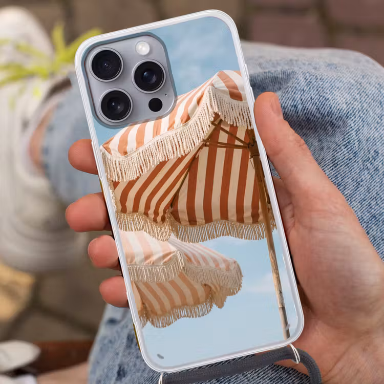 Parasol - Lucht - Rood Hoesje iPhone 16 Pro Max met koord klein -sfeer3