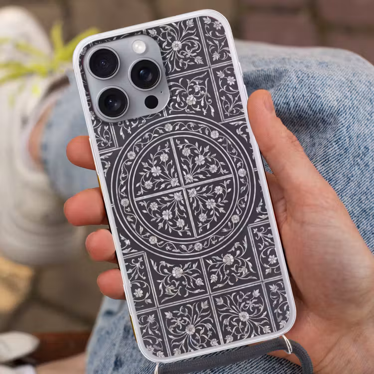 Patroon - Bloemmotief - Decoratie - Klassiek - Zwart Hoesje iPhone 16 Pro Max met koord klein -sfeer3