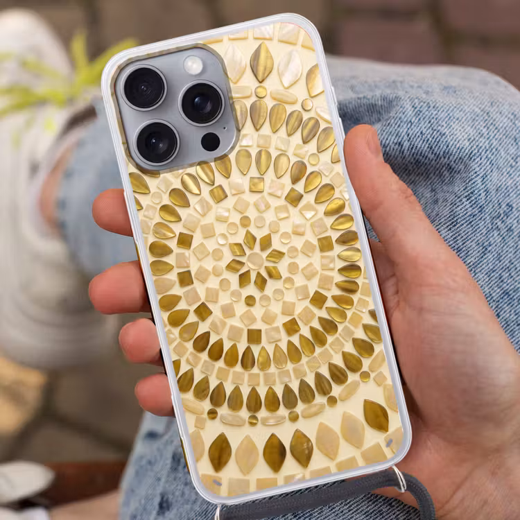 Patroon - Vormen - Mozaïek - Abstract - Goud Hoesje iPhone 16 Pro Max met koord klein -sfeer3