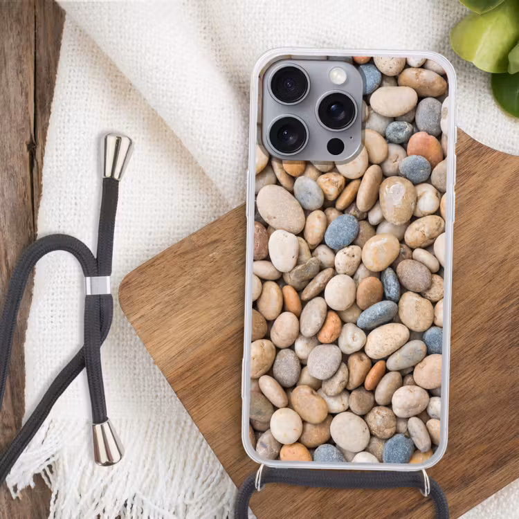 Kiezelstenen - Natuur - Textuur - Beige - Grijs Hoesje iPhone 16 Pro Max met koord klein -sfeer4