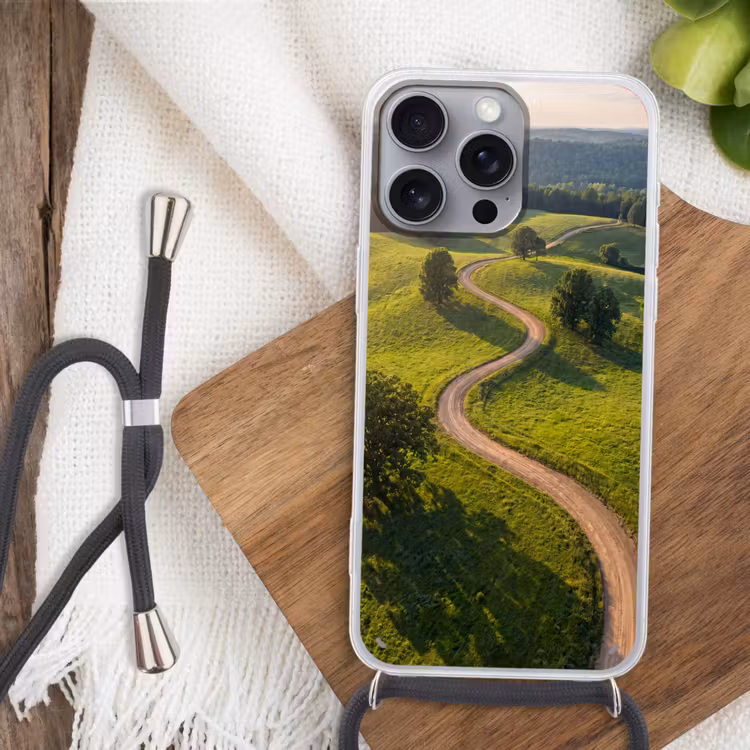 Weg - Weide - Natuur - Groen Hoesje iPhone 16 Pro Max met koord klein -sfeer4