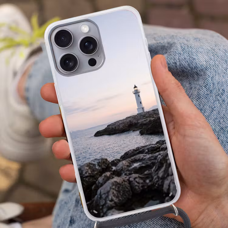 Rotsen - Vuurtoren - Wit Hoesje iPhone 16 Pro Max met koord klein -sfeer3