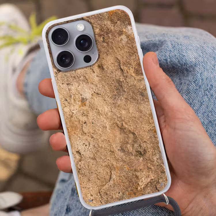 Steen - Natuur - Textuur - Abstract - Bruin Hoesje iPhone 16 Pro Max met koord klein -sfeer3